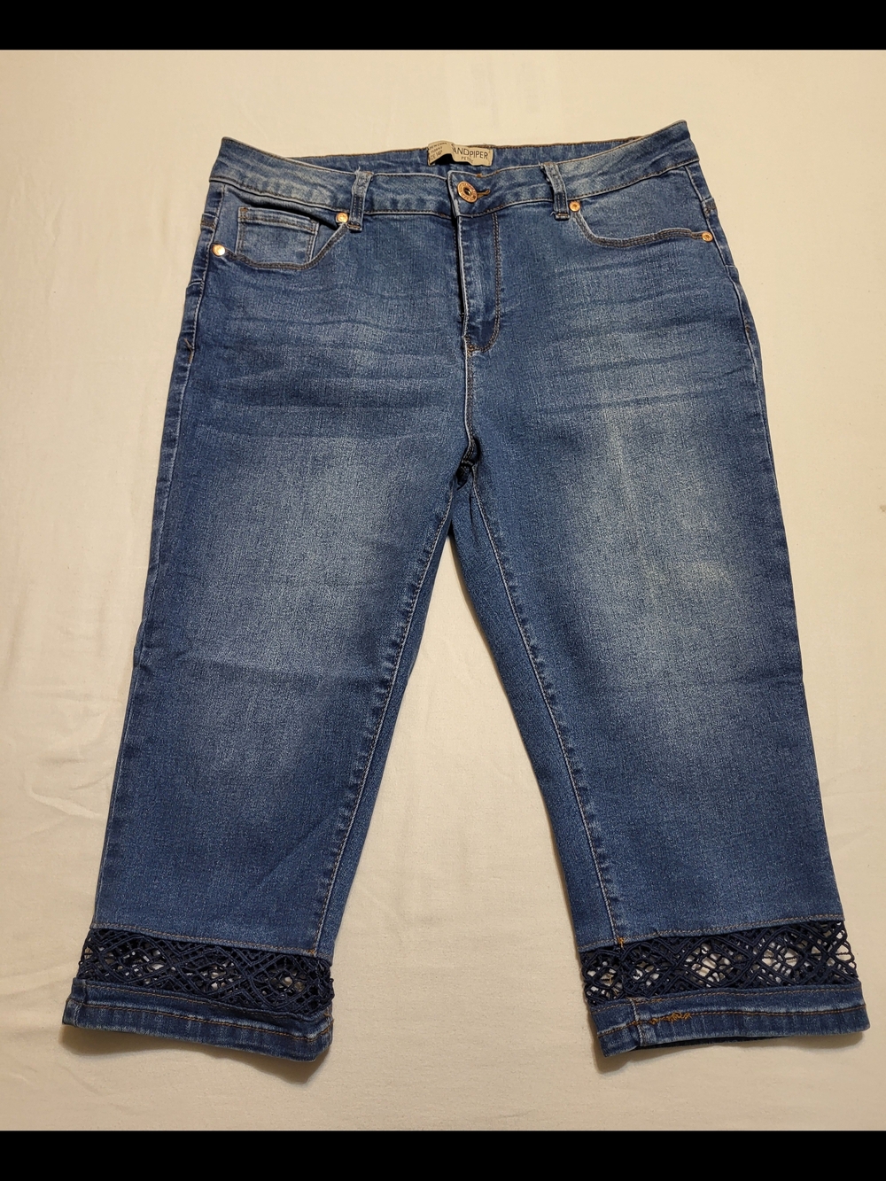 Sandpiper Petite High Rise Crochet Lace Hem Crop Capri Jeans 14P